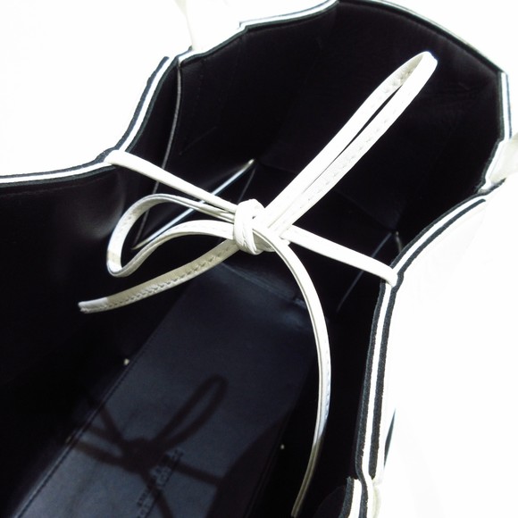 BOTTEGA VENETA Arco Tote - Picture 12 of 12